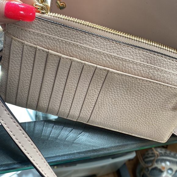 Michael Kors pink shoulder bag with matching wallet. Excellent condition! - Picture 6 of 11